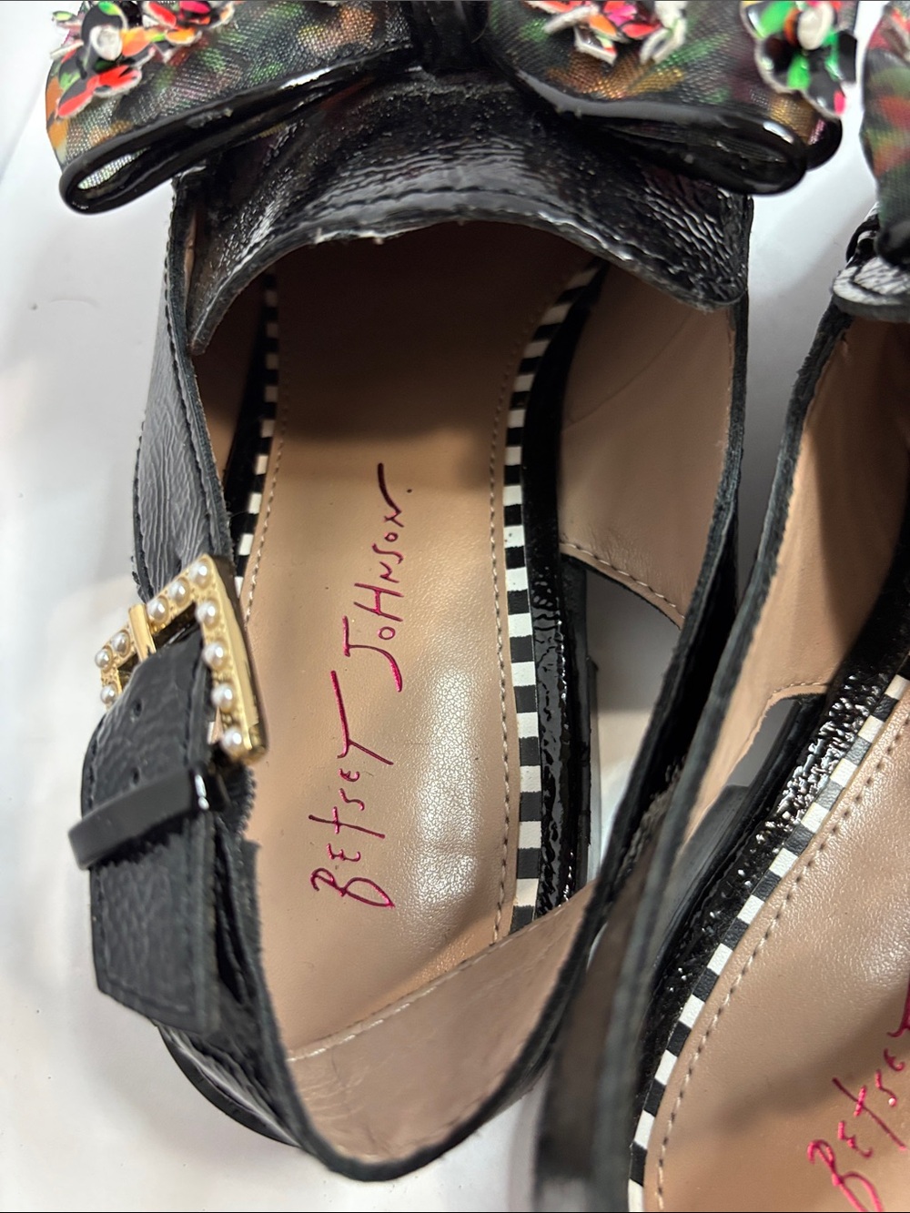 Betsy Johnson Black Patent Slingback Mules with Multicolor Sequin Bow Sz 8.5 - Picture 3 of 7